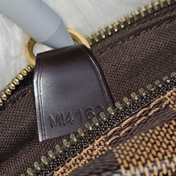 Louis Vuitton Damier  Ebene Shelton MM Messenger Bag - Picture 4 of 16